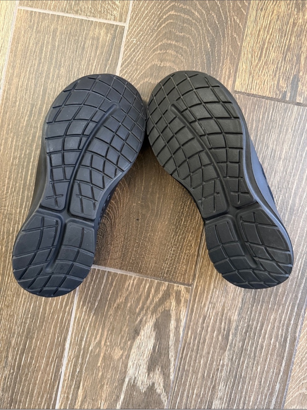 OOFOS Women's 00mg Sport LS-Low Shoe Recovery - Black / Black—10 - Picture 12 of 13